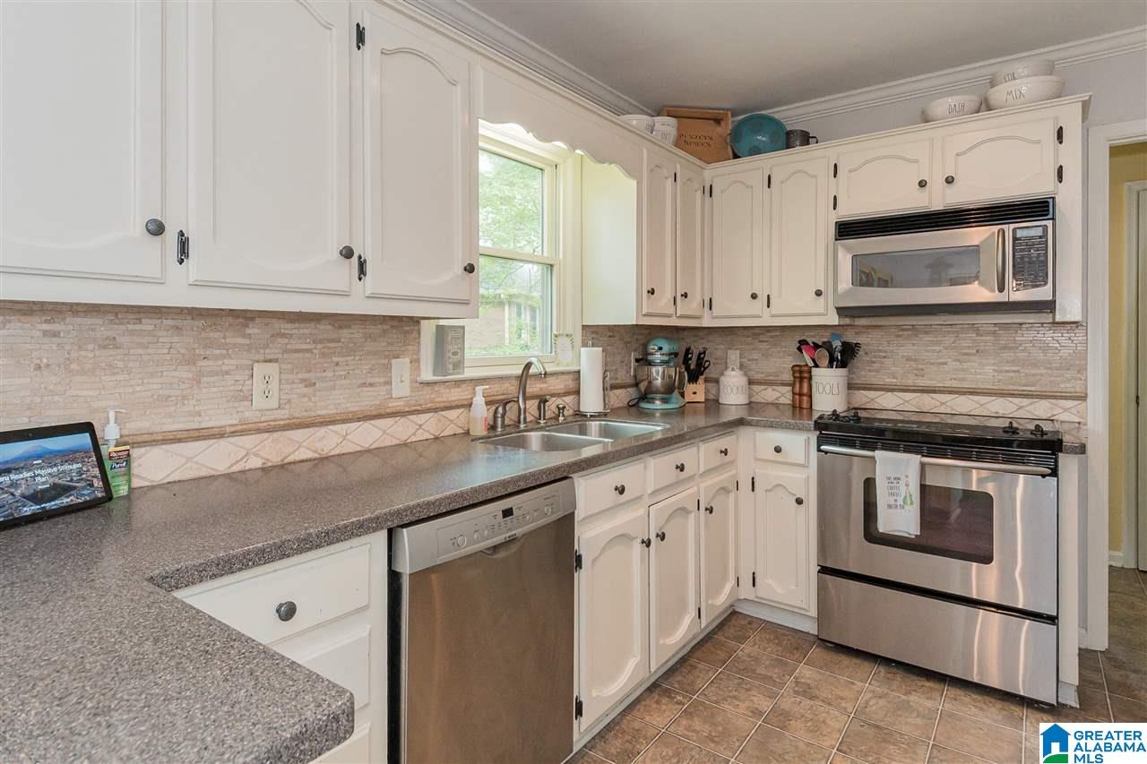 812 Mockernut Road Birmingham, AL 35244 - Photo 17 of 49