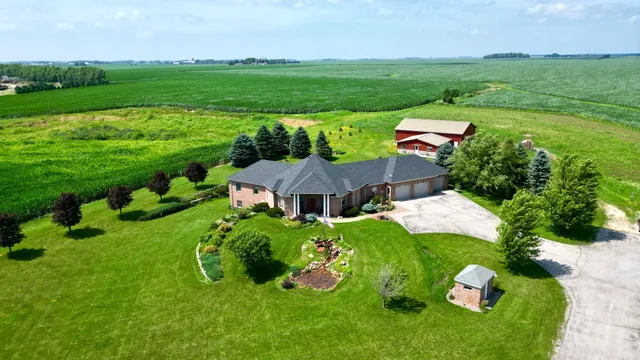 $795,000 | 10599 Highway 56, Le Roy, MN 55951