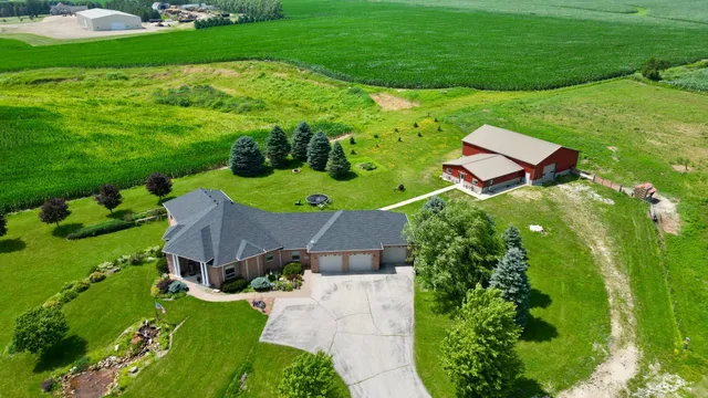 $795,000 | 10599 Highway 56, Le Roy, MN 55951