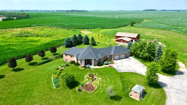 $795,000 | 10599 Highway 56, Le Roy, MN 55951