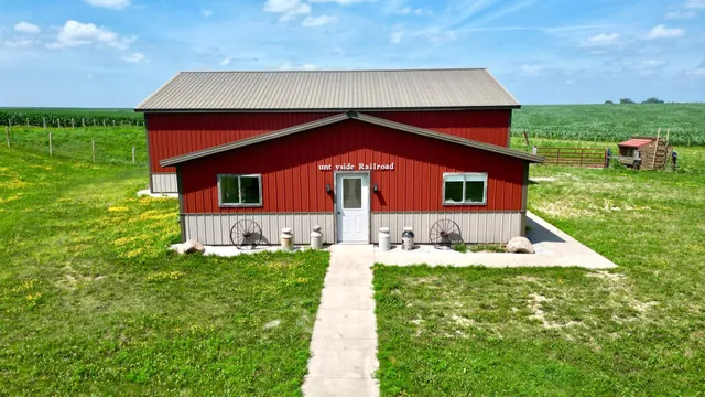 $795,000 | 10599 Highway 56, Le Roy, MN 55951