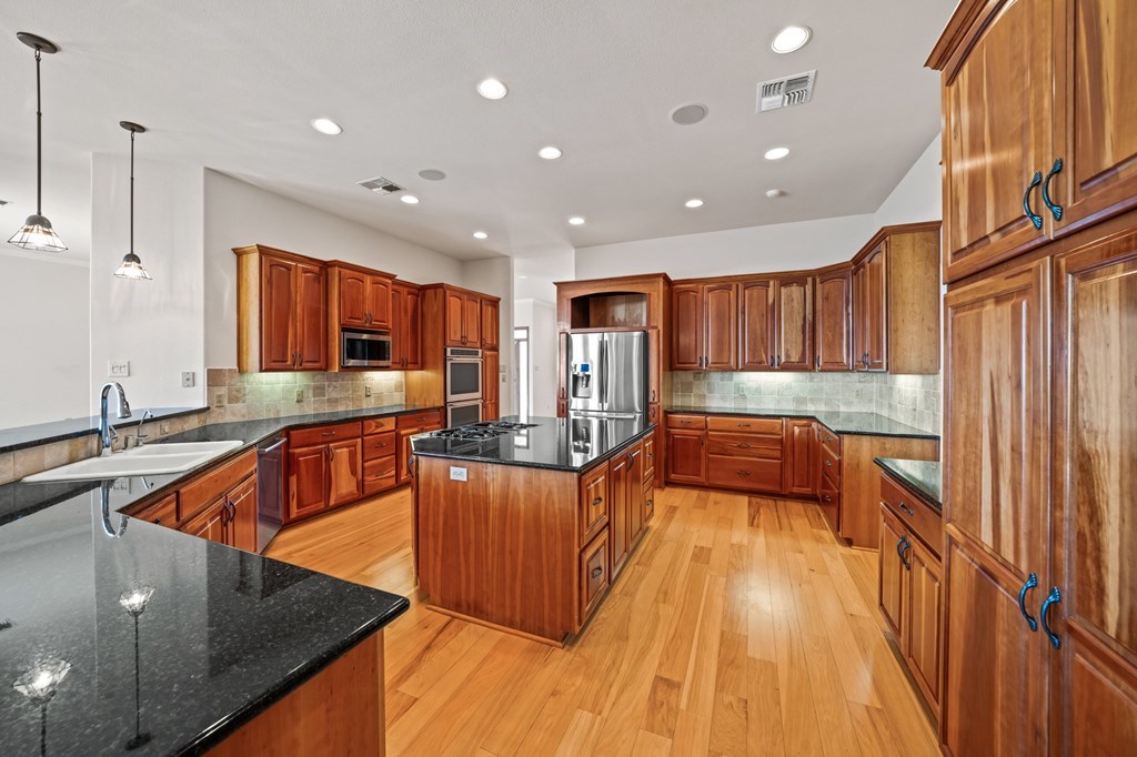 2029 Crown Ridge Drive Kerrville, TX 78028 - Photo 16 of 40