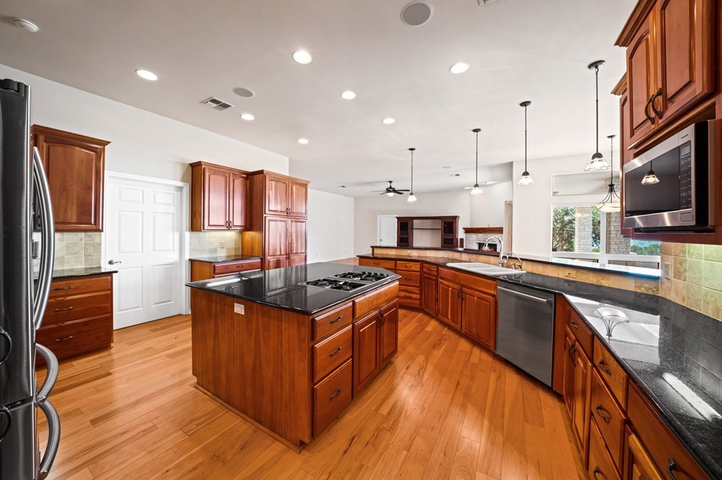 2029 Crown Ridge Drive Kerrville, TX 78028 - Photo 18 of 40