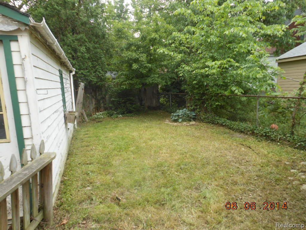 21624 Moross Road Grosse Pointe, MI 48236 - Photo 4 of 24 DSCN5651.jpg