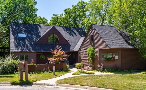 $690,000 | Raintree Place, Lawrence, KS 66044