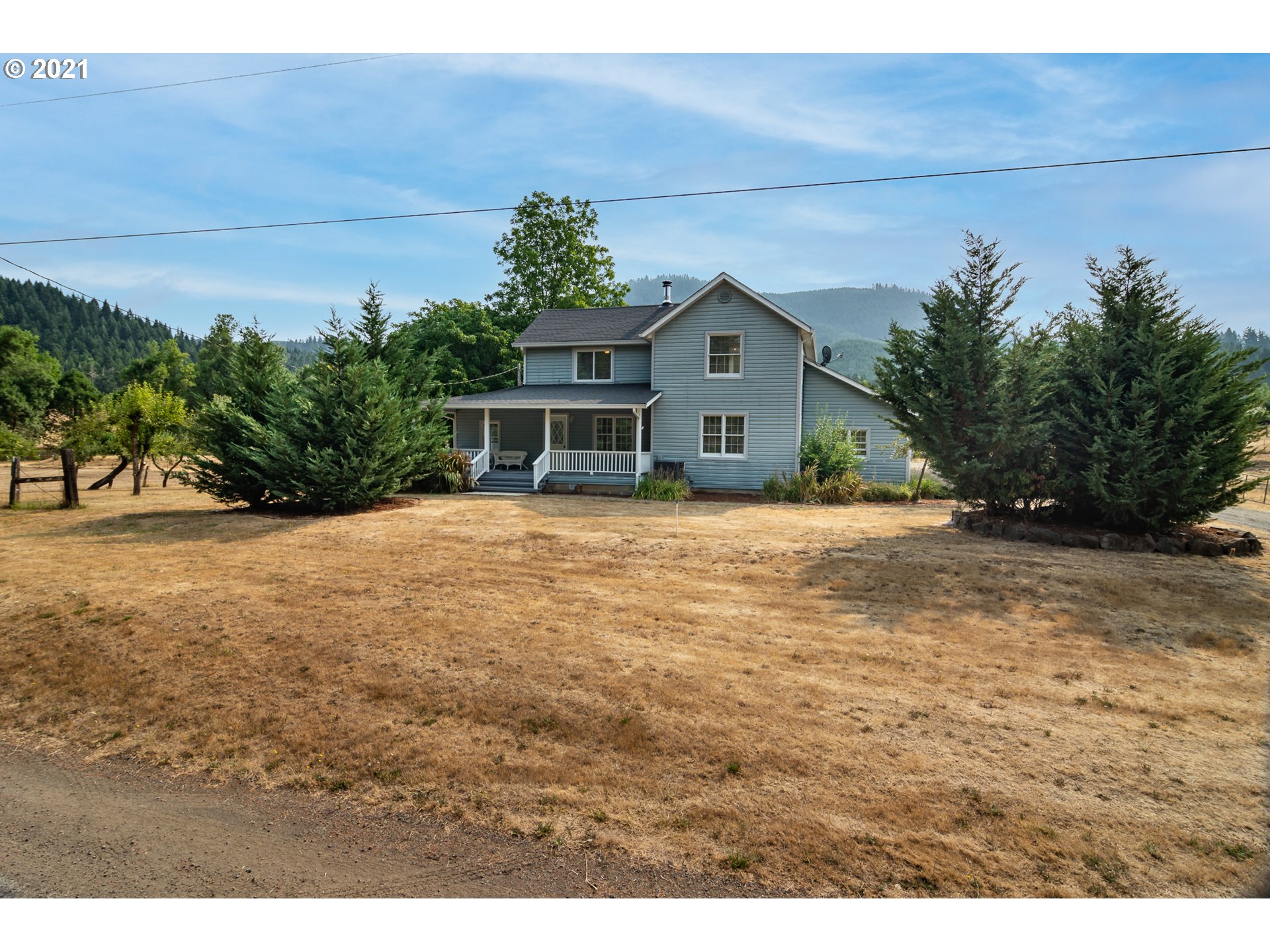 a view of a house with a yard