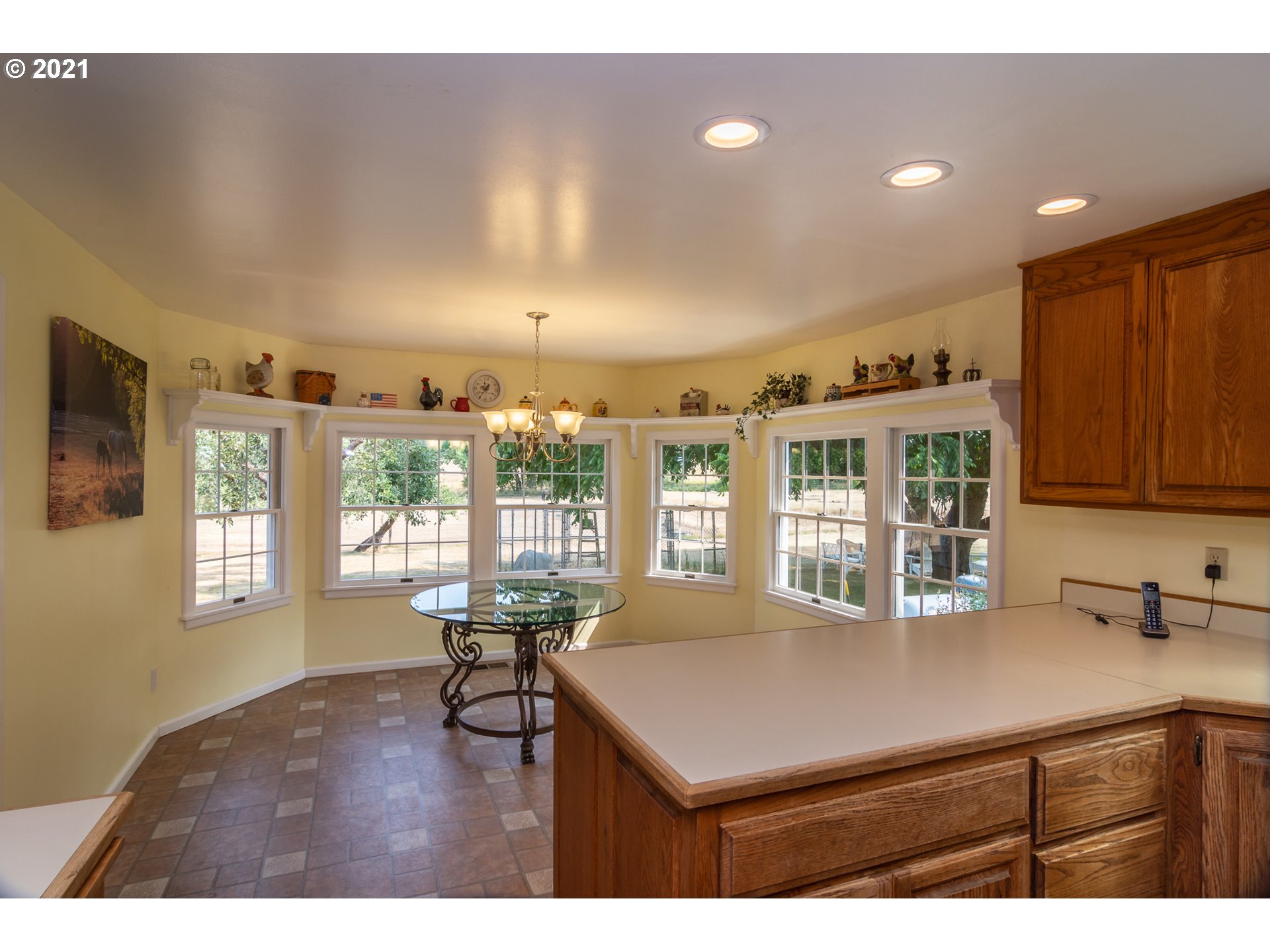 5852 Scotts Valley Road Yoncalla, OR 97499 - Photo 15 of 32 a view of a living room and kitchen