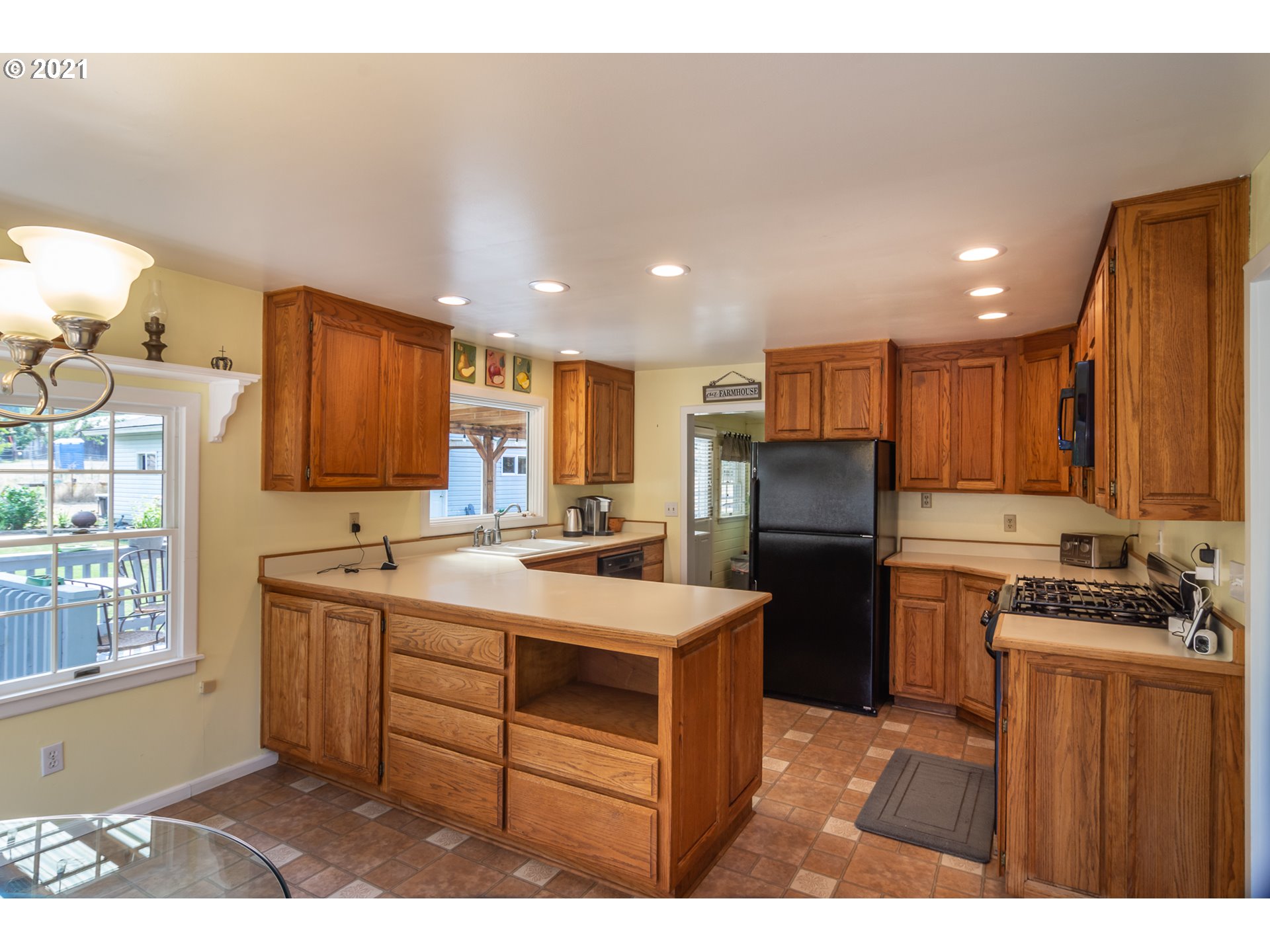 5852 Scotts Valley Road Yoncalla, OR 97499 - Photo 16 of 32 a kitchen with a sink stove and refrigerator