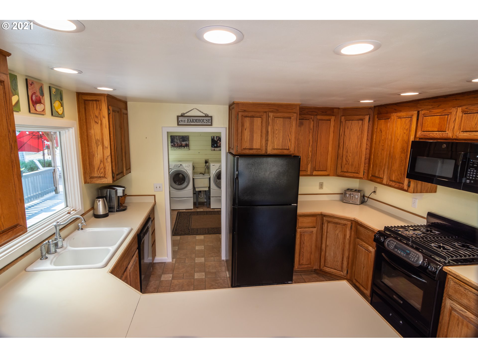 5852 Scotts Valley Road Yoncalla, OR 97499 - Photo 18 of 32 a kitchen with granite countertop a refrigerator stove and sink