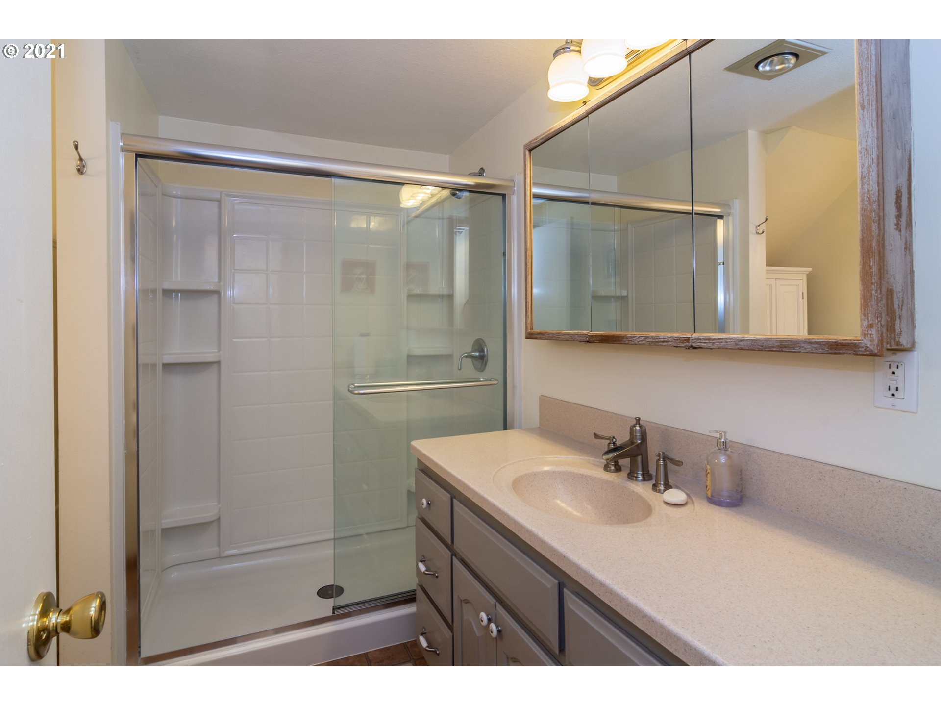 5852 Scotts Valley Road Yoncalla, OR 97499 - Photo 23 of 32 a bathroom with a sink and mirror