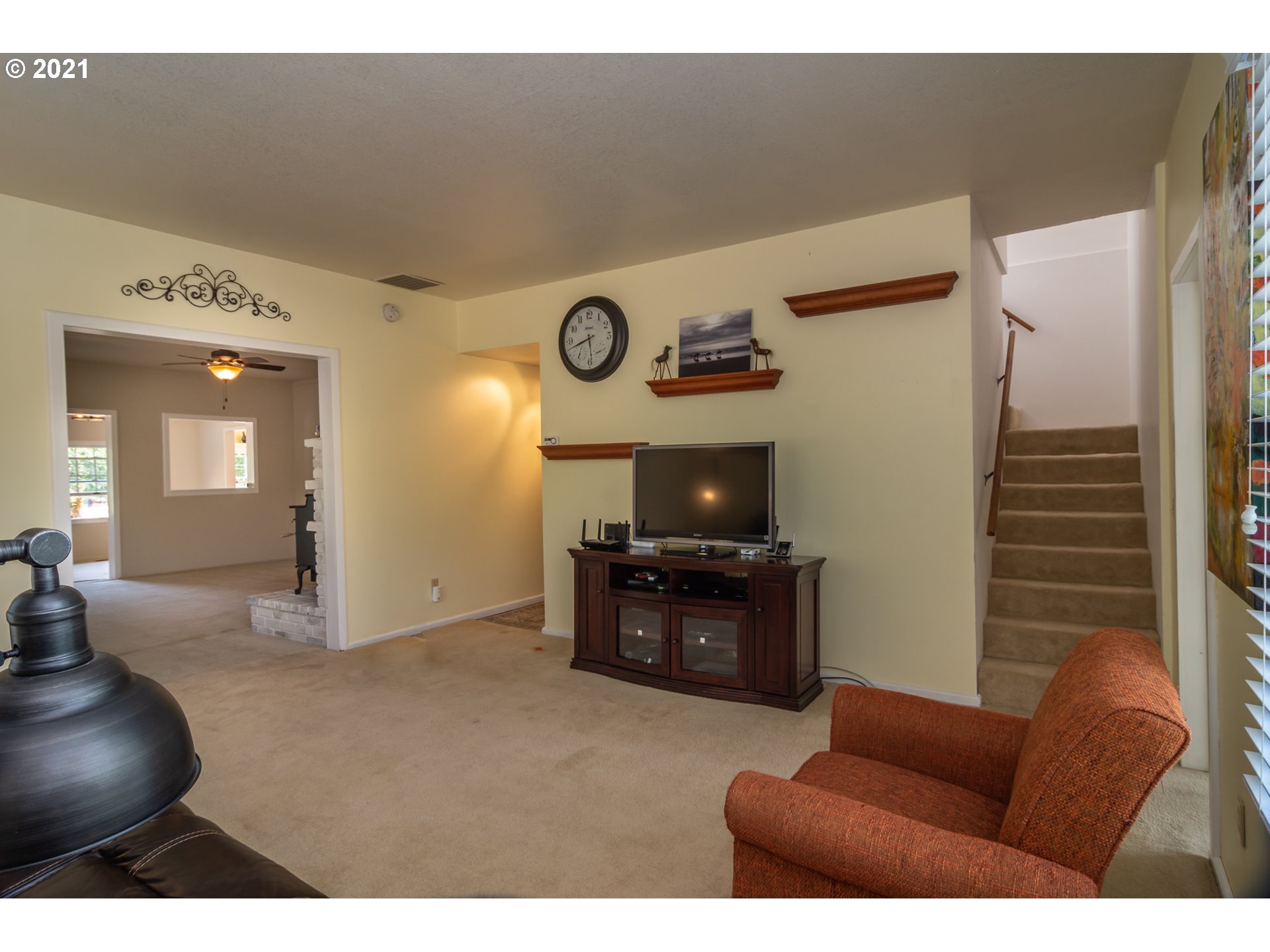 5852 Scotts Valley Road Yoncalla, OR 97499 - Photo 26 of 32 a living room with furniture and a flat screen tv