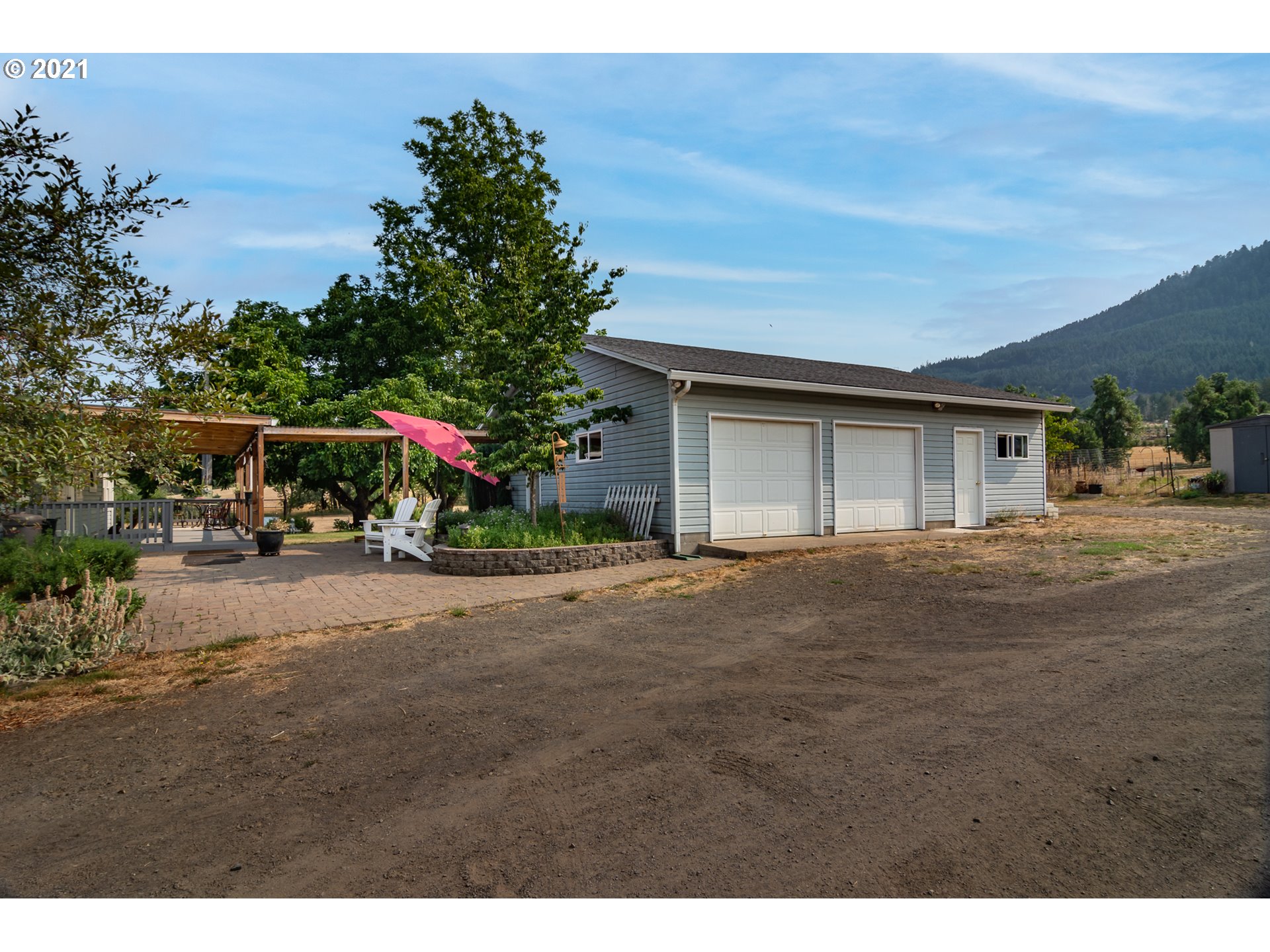 5852 Scotts Valley Road Yoncalla, OR 97499 - Photo 6 of 32 a view of outdoor space and yard