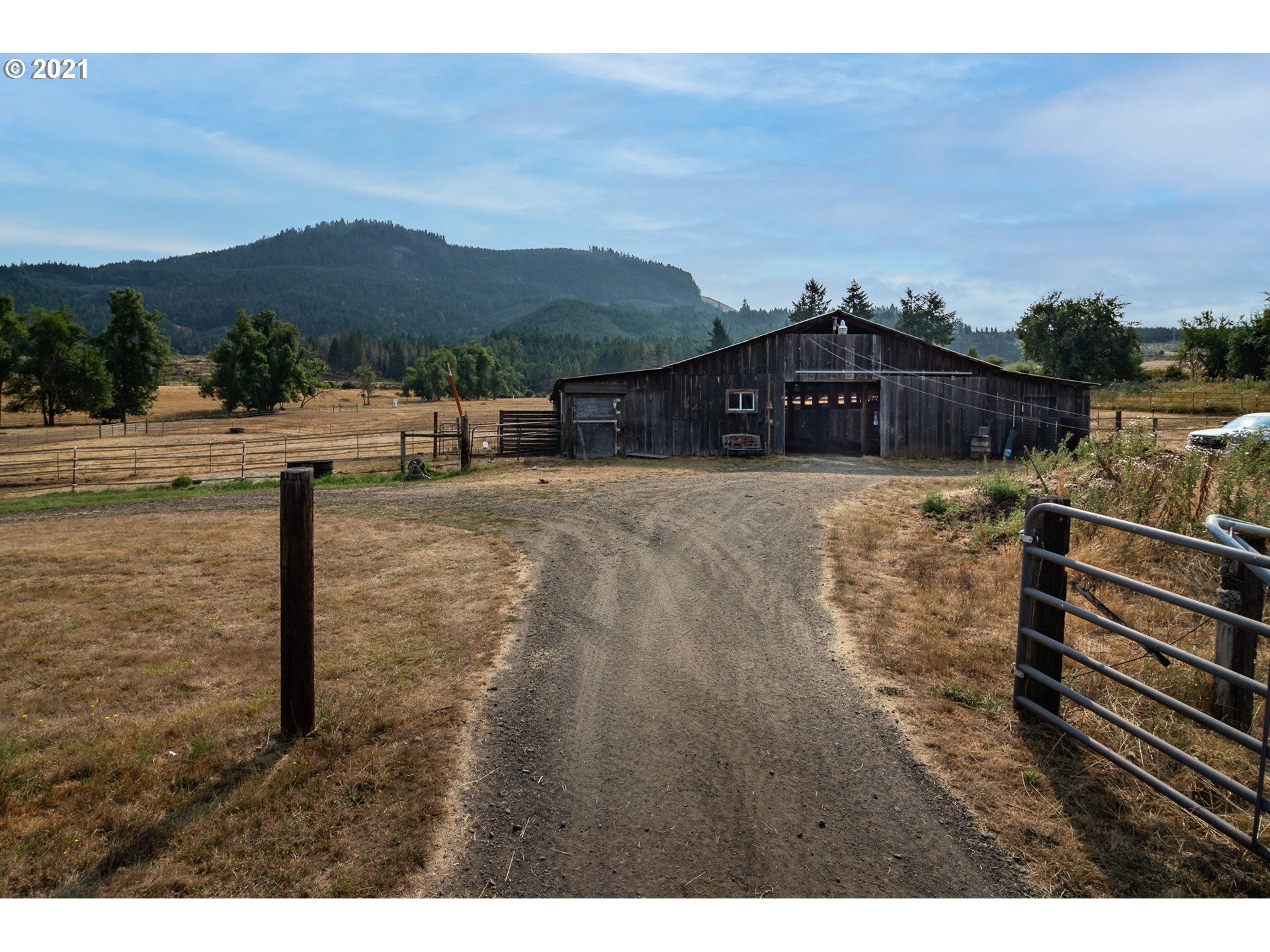 5852 Scotts Valley Road Yoncalla, OR 97499 - Photo 10 of 32 a view of a terrace with a garden
