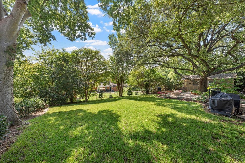 6224 Summit Ridge Drive Waco, TX 76710 - Photo 24 of 25 a view of a backyard with large trees