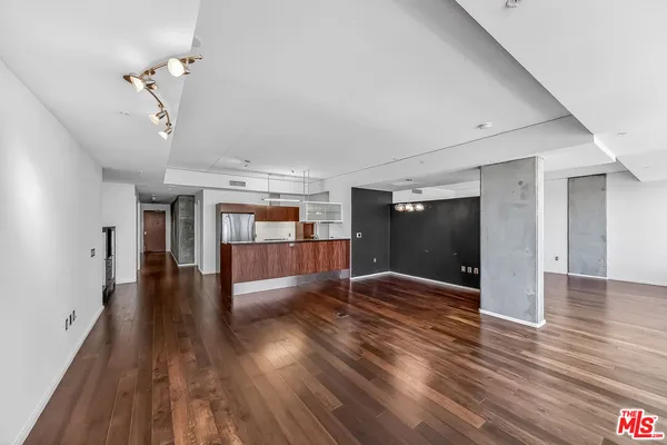 $789,000 | 1155 South Grand Avenue, Unit 1707, Los Angeles, CA 90015
