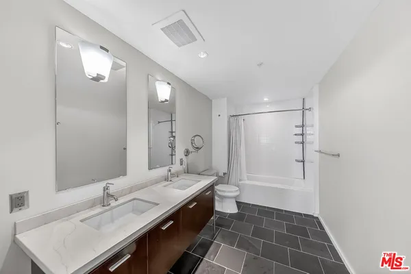 $789,000 | 1155 South Grand Avenue, Unit 1707, Los Angeles, CA 90015