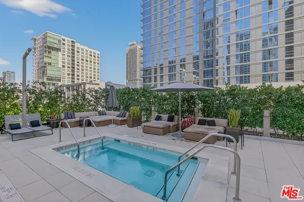 $789,000 | 1155 South Grand Avenue, Unit 1707, Los Angeles, CA 90015