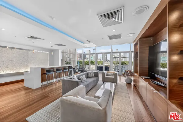 $789,000 | 1155 South Grand Avenue, Unit 1707, Los Angeles, CA 90015
