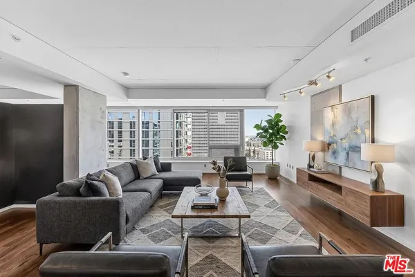 $789,000 | 1155 South Grand Avenue, Unit 1707, Los Angeles, CA 90015