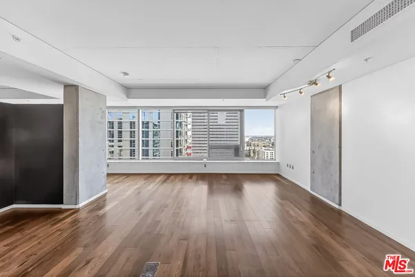 $789,000 | 1155 South Grand Avenue, Unit 1707, Los Angeles, CA 90015