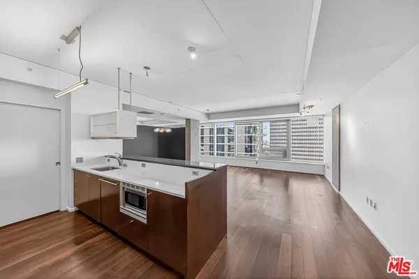 $789,000 | 1155 South Grand Avenue, Unit 1707, Los Angeles, CA 90015