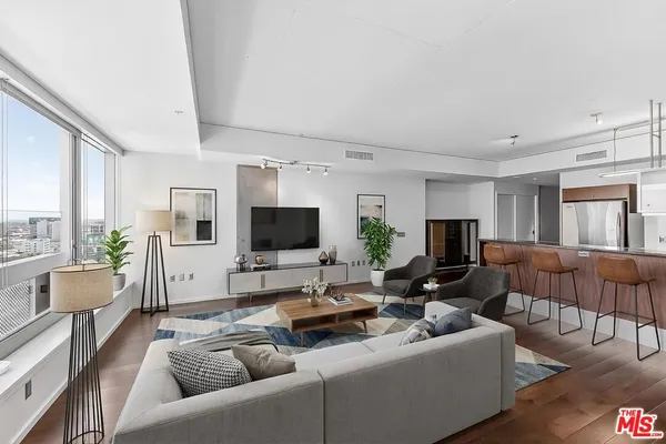 $789,000 | 1155 South Grand Avenue, Unit 1707, Los Angeles, CA 90015