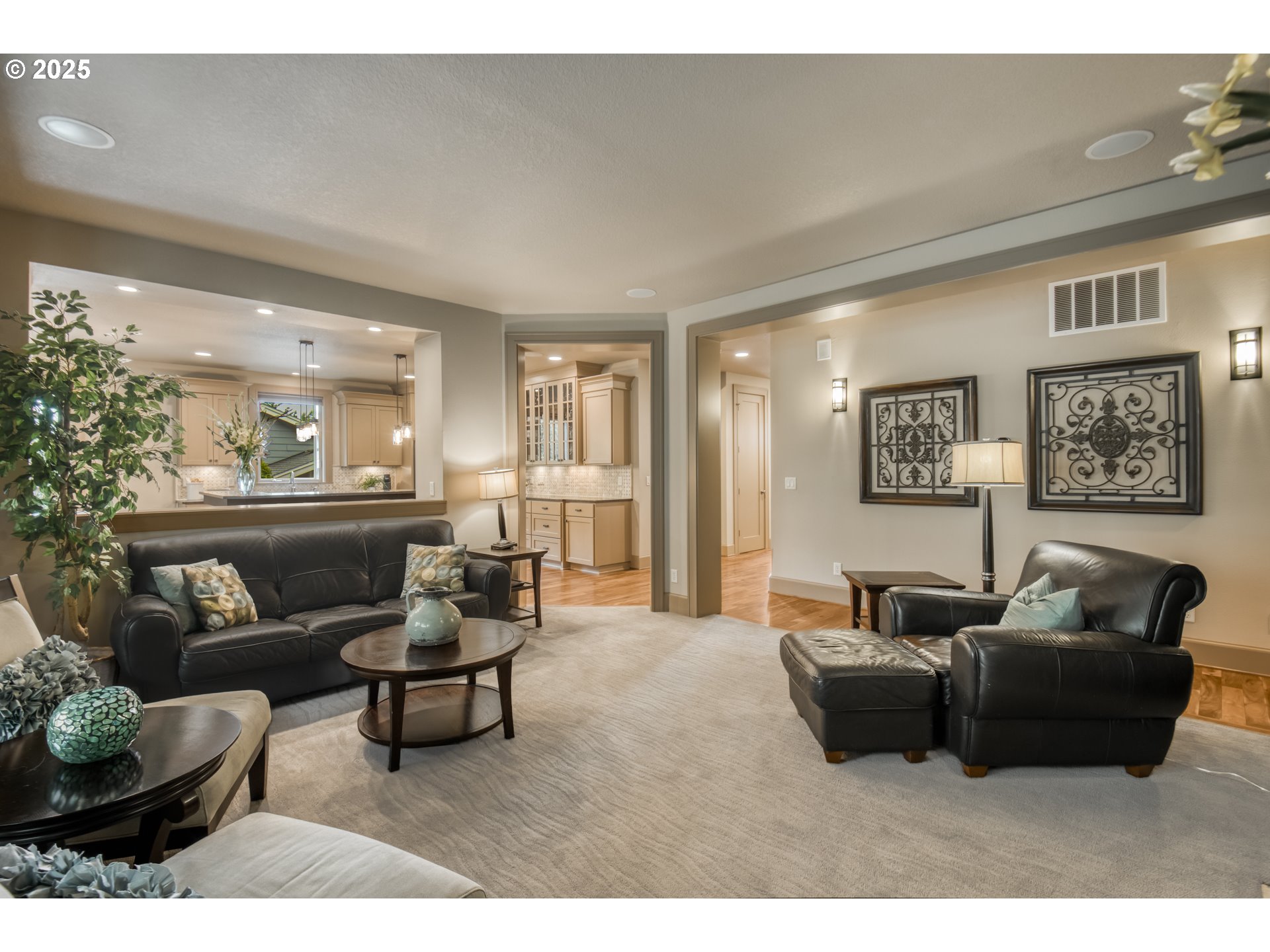12483 Southwest Autumn View Street Tigard, OR 97224 - Photo 12 of 44 Living Room
