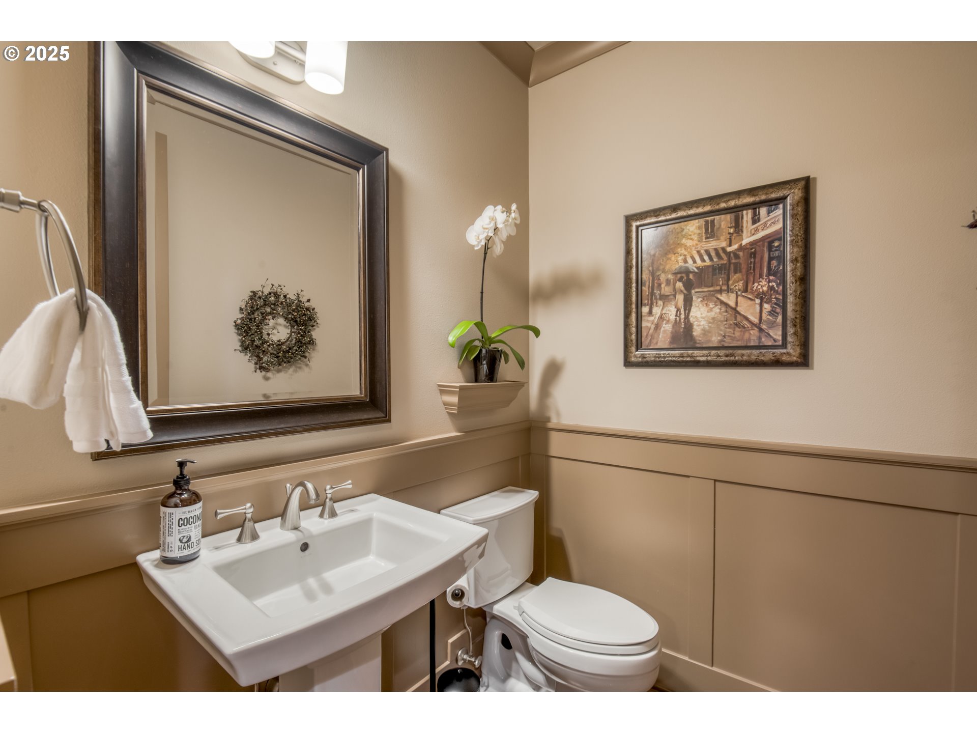 12483 Southwest Autumn View Street Tigard, OR 97224 - Photo 13 of 44 Bathroom