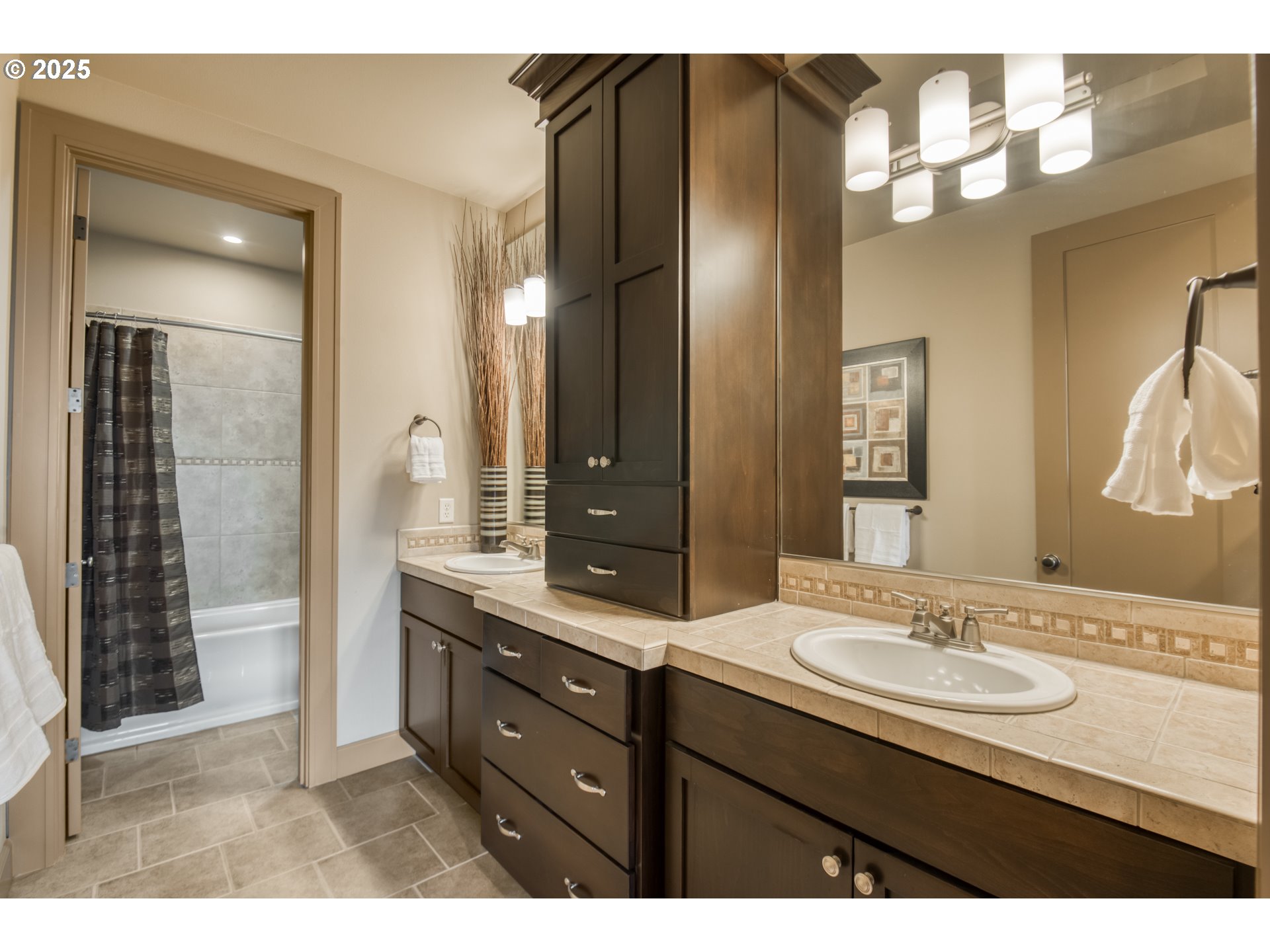 12483 Southwest Autumn View Street Tigard, OR 97224 - Photo 29 of 44 Bathroom