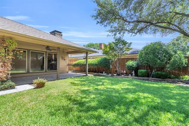 a view of a house with backyard and porch