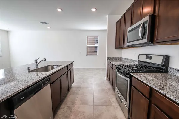 $2,700 | 8177 Calpena Avenue, Las Vegas, NV 89113