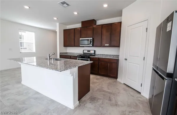 $2,700 | 8177 Calpena Avenue, Las Vegas, NV 89113