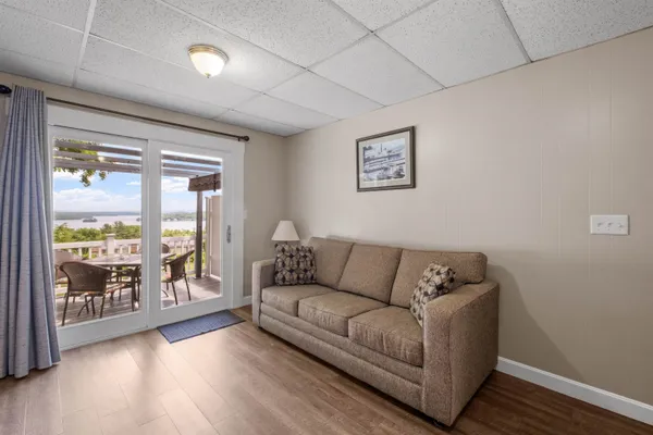 $3,950,000 | 291 Endicott Street North, Laconia, NH 03246