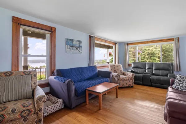 $3,950,000 | 291 Endicott Street North, Laconia, NH 03246