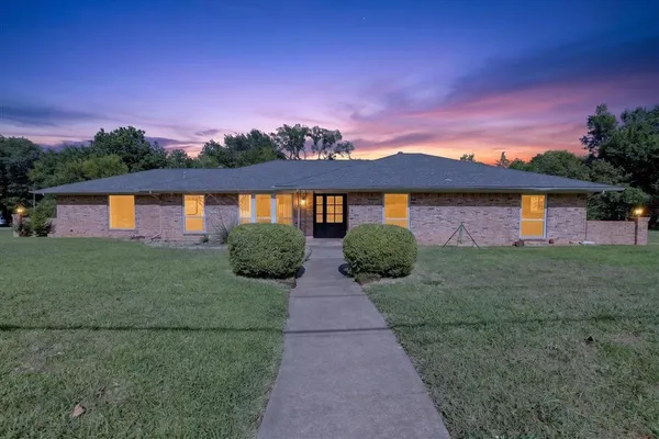$450,000 | 1438 Vicki Lane, Cedar Hill, TX 75104