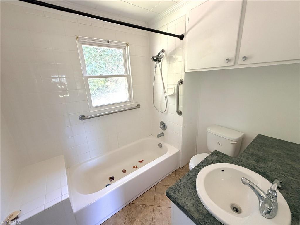 806 Halsbrook Road Greensboro, NC 27406 - Photo 8 of 16 Gallery Image 8