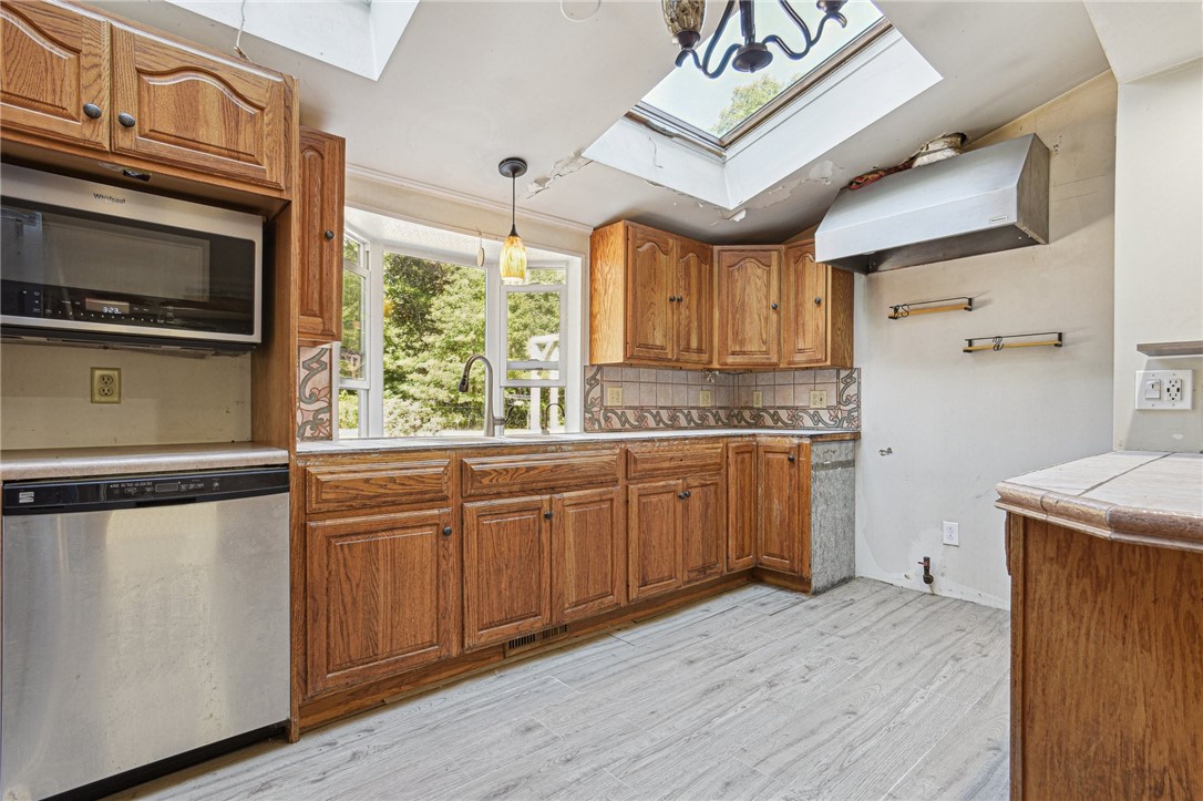 89 Maxson Hill Road Hopkinton, RI 02804 - Photo 11 of 28