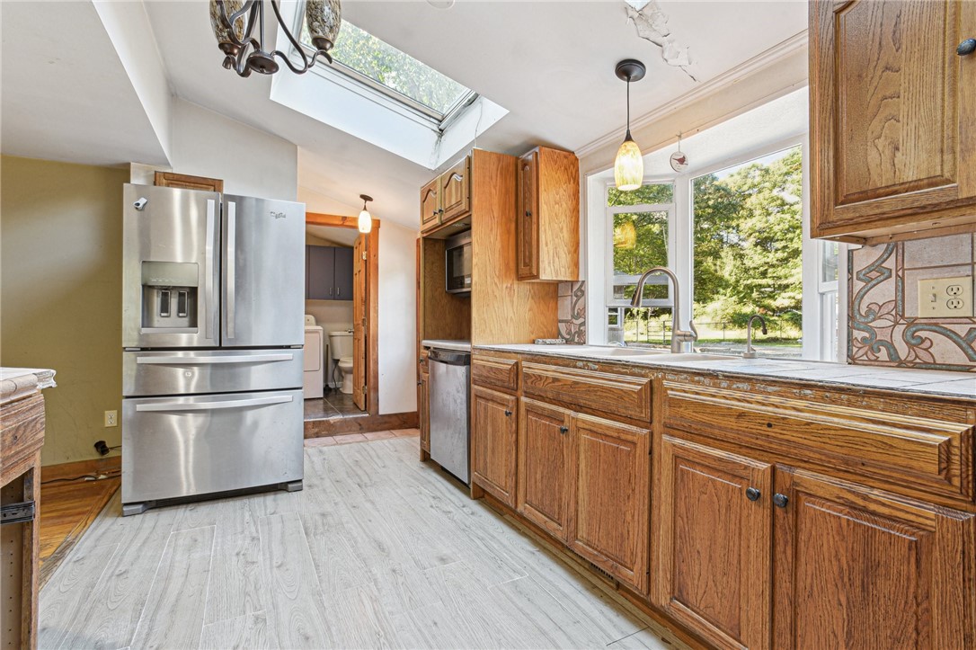 89 Maxson Hill Road Hopkinton, RI 02804 - Photo 12 of 28