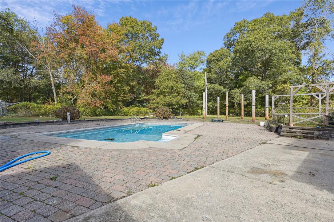89 Maxson Hill Road Hopkinton, RI 02804 - Photo 4 of 28
