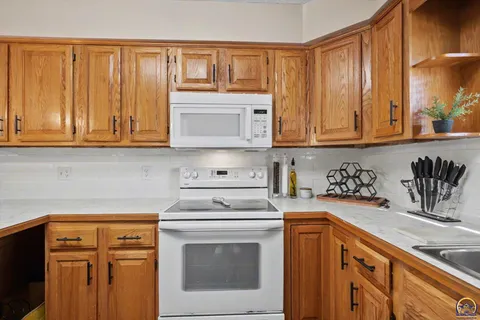 $295,000 | 2613 Mayfair Drive, Lawrence, KS 66046