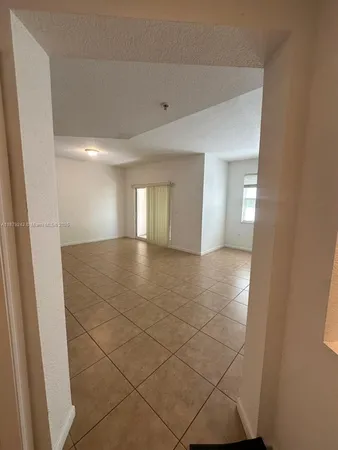 $400,000 | 11401 Northwest 89th Street, Unit 220, Doral, FL 33178