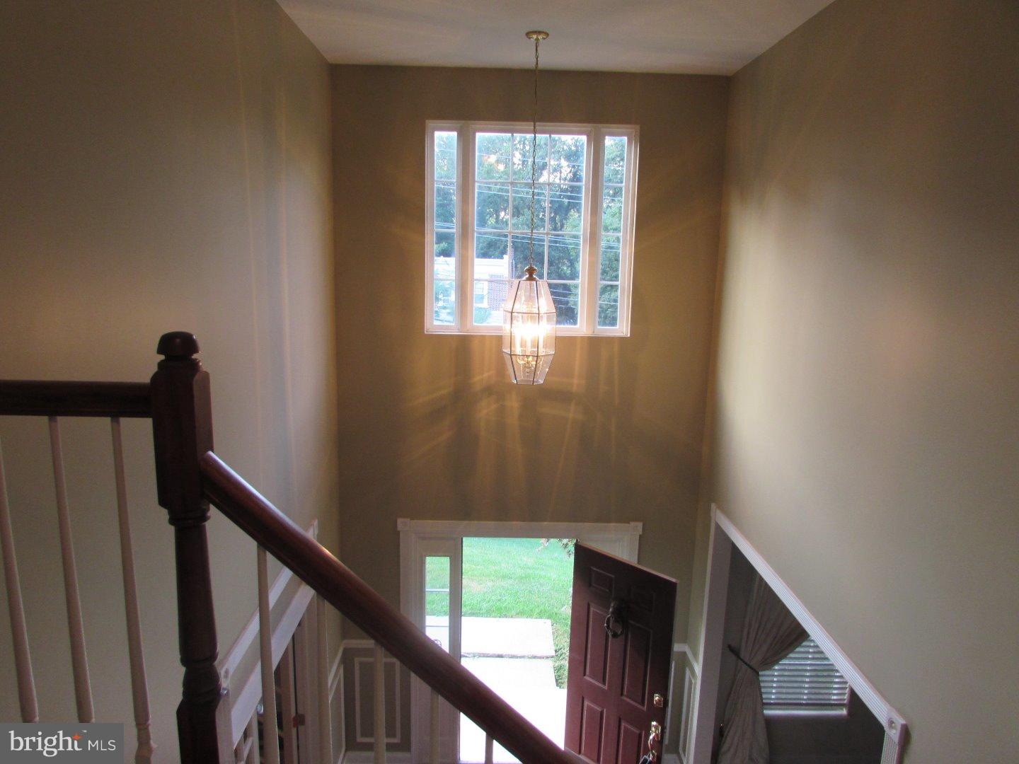 677 Lenni Road Aston, PA 19014 - Photo 16 of 25 Foyer