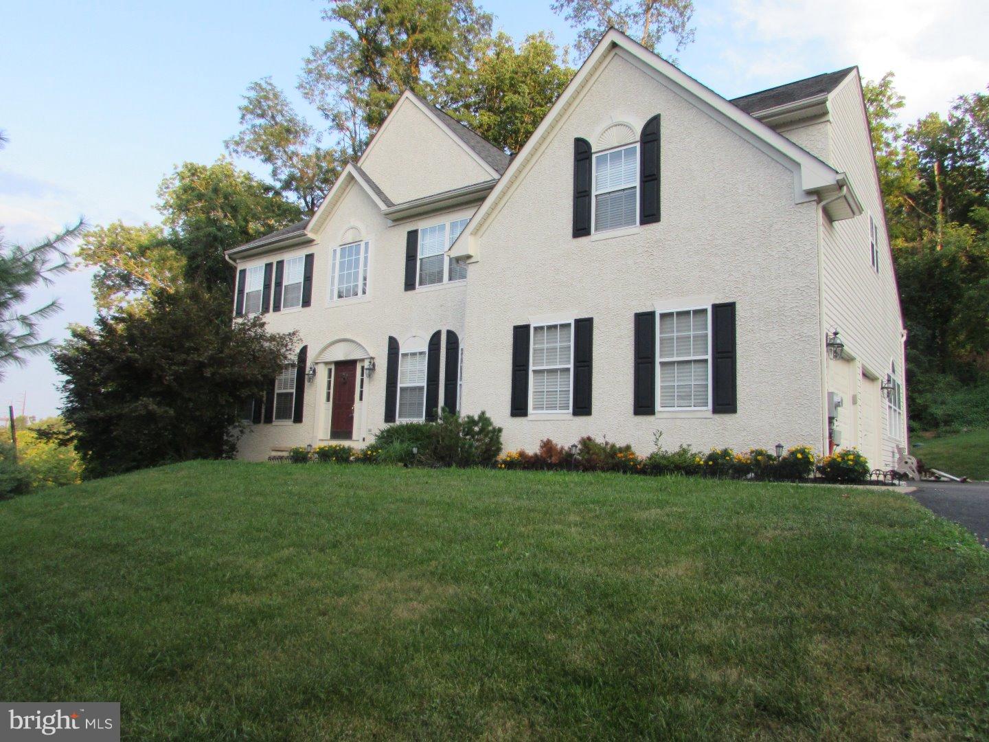 677 Lenni Road Aston, PA 19014 - Photo 3 of 25 Exterior Front
