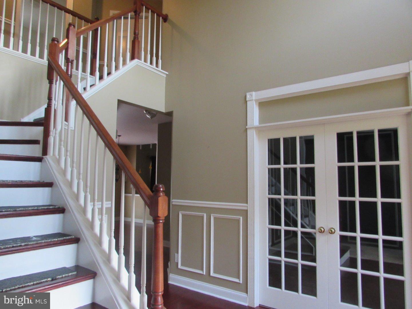 677 Lenni Road Aston, PA 19014 - Photo 6 of 25 Foyer