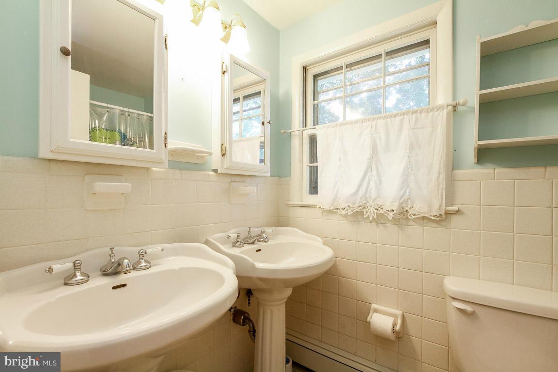 296 Dover Road Warrenton, VA 20186 - Photo 12 of 22 Bath