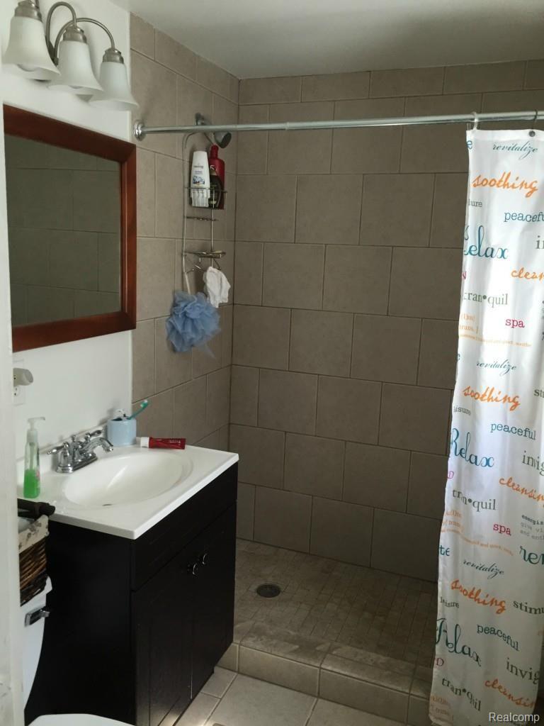 910 Rowland Road Leonard, MI 48367 - Photo 16 of 22 master bath w/lg shower!