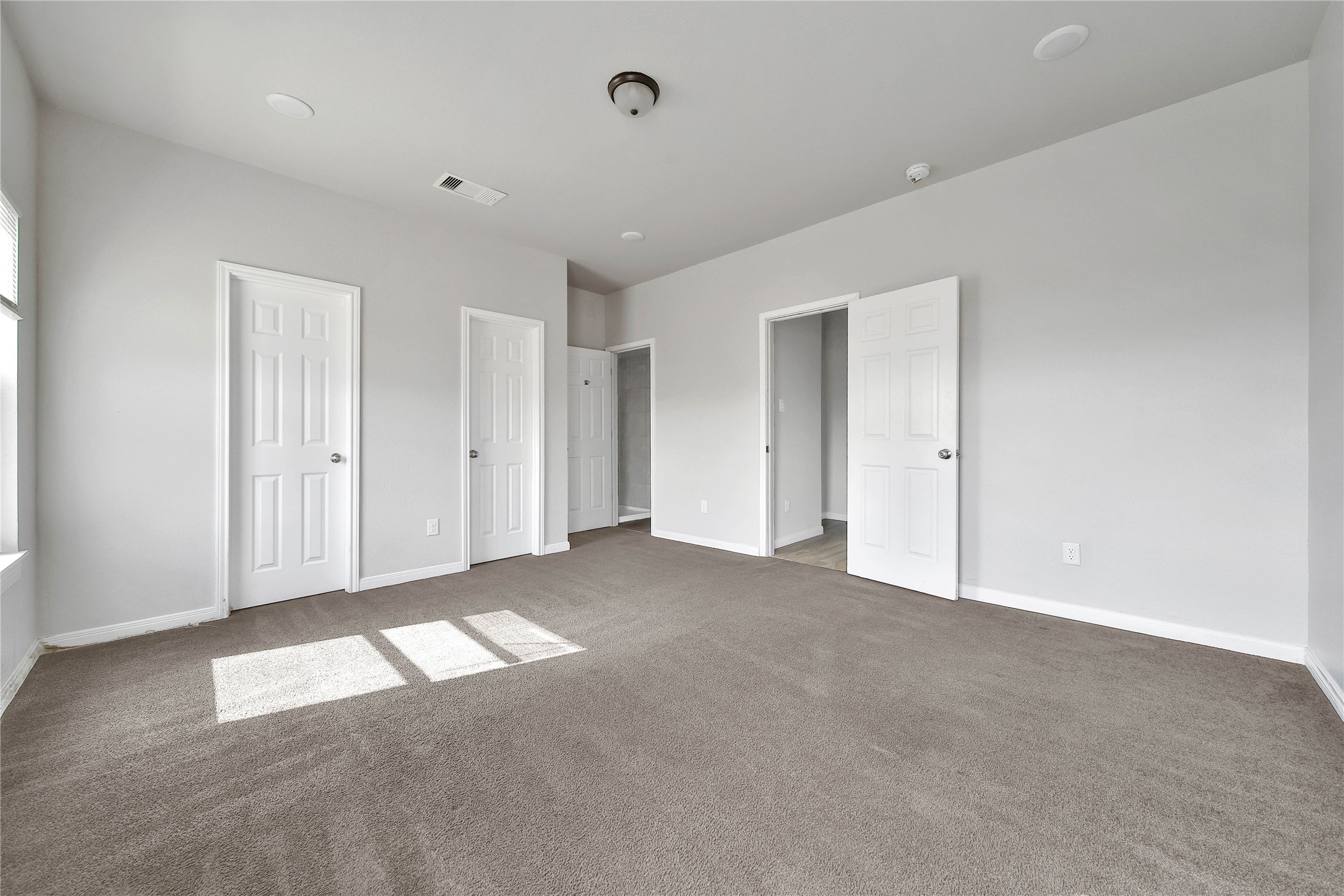 8034 Crestview Drive Houston, TX 77028 - Photo 10 of 15 a view of an empty room