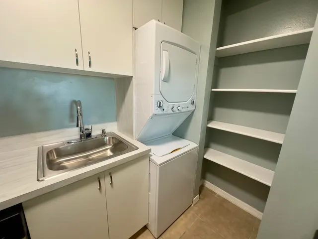 a close view of sink and tap