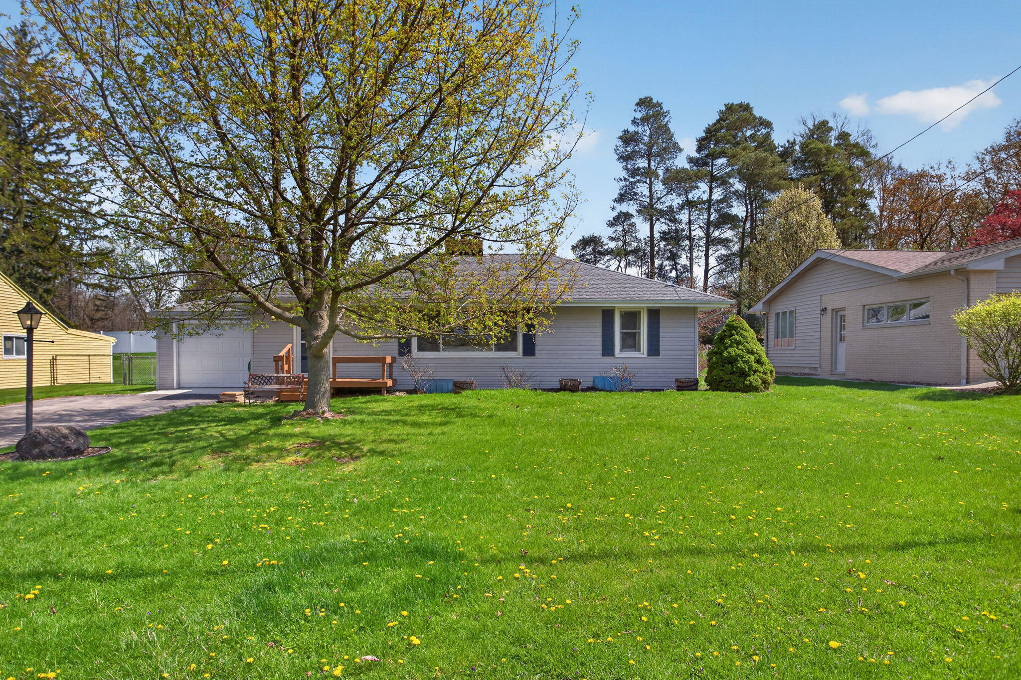 2325 Maple Drive Jackson, MI 49203 - Photo 1 of 50 2-web-or-mls-0N0A4914