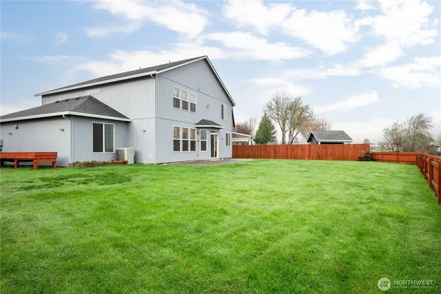 a view of house with backyard